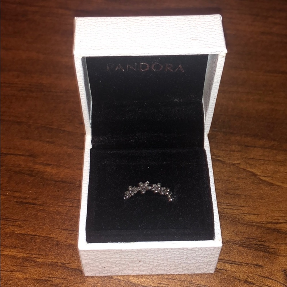 Pandora Dazzling Daisy ring size 5